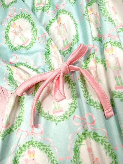 close up of the ties on sleeve