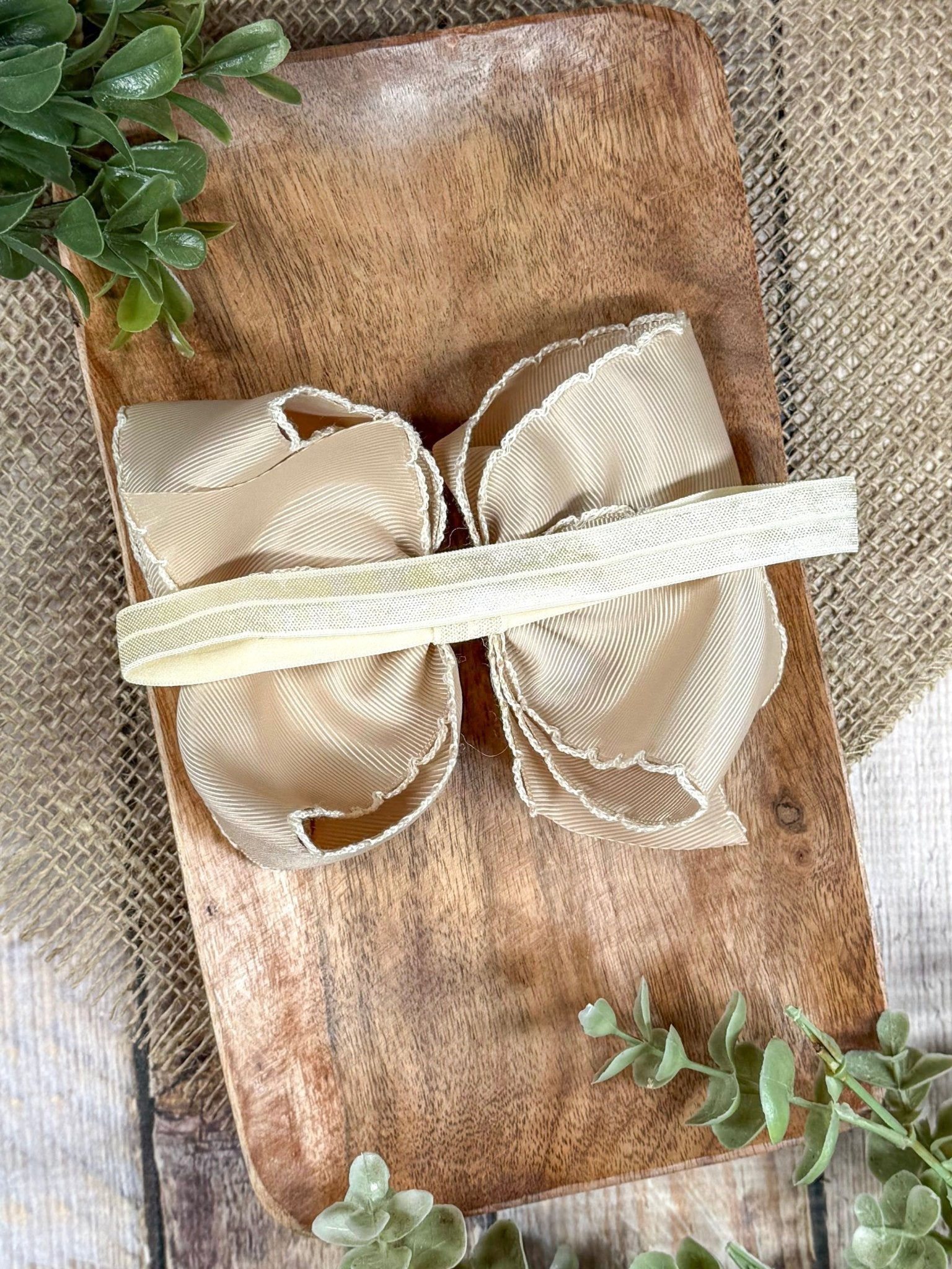 back of the bow headband showing eslastic band