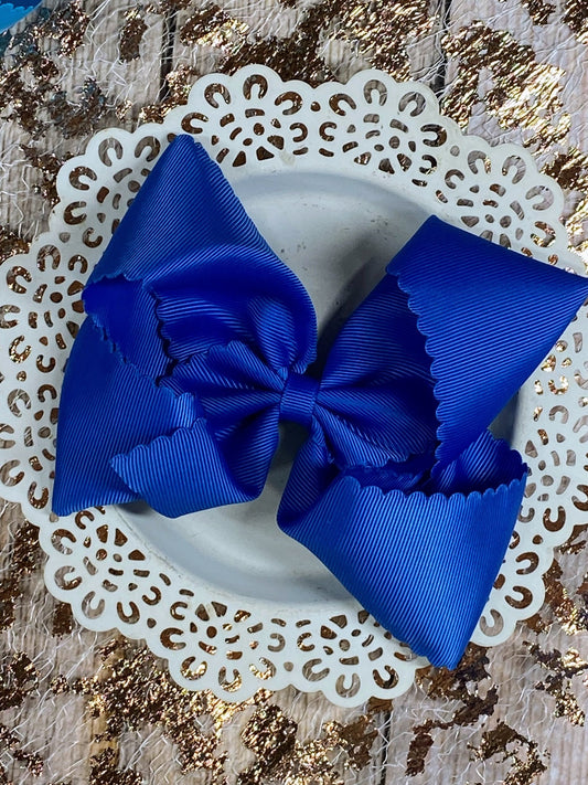 Blue bow on a white plate with a decorative lace doily