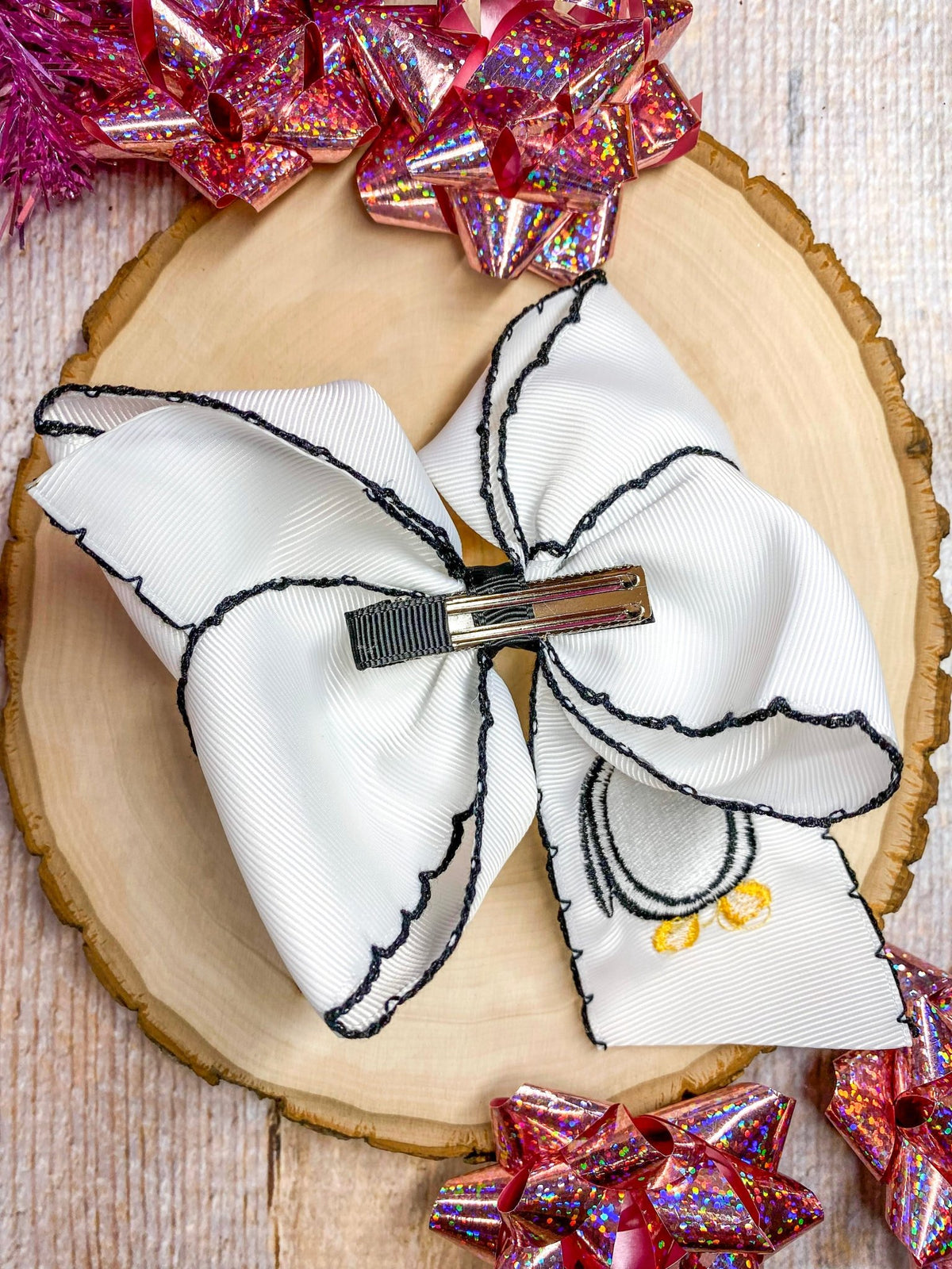 Back of penguin embroidered moonstitch hair bow showing alligator clip