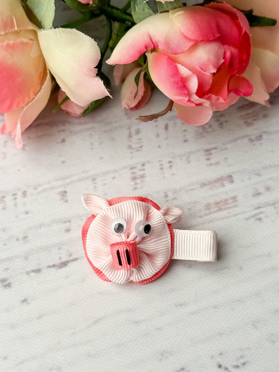 Pink pig grosgrain ribbon clippie with googly eyes