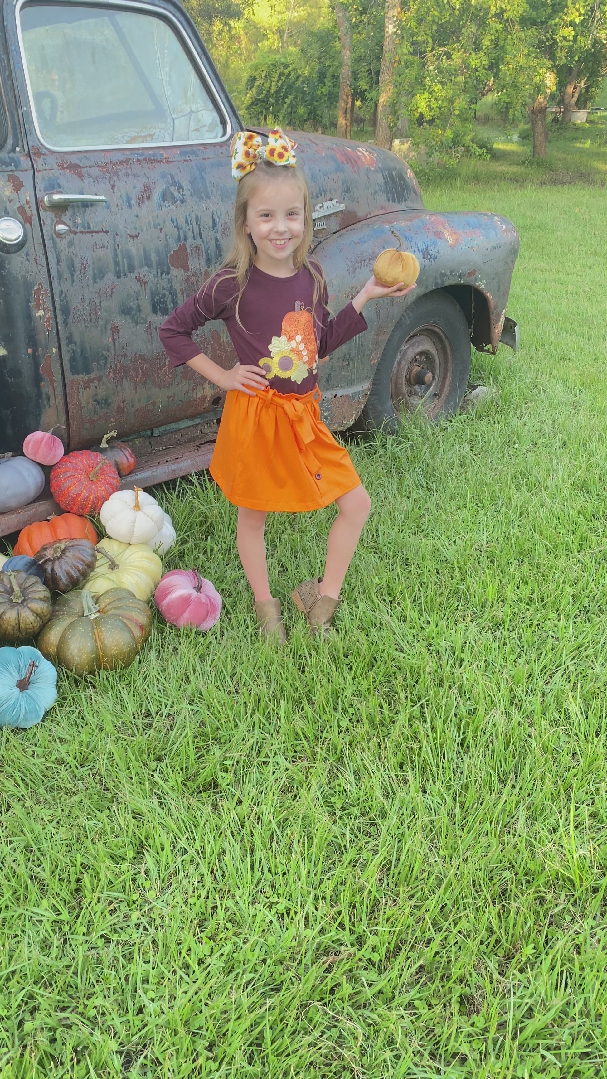 Sunflowers and pumpkin girls outfit video