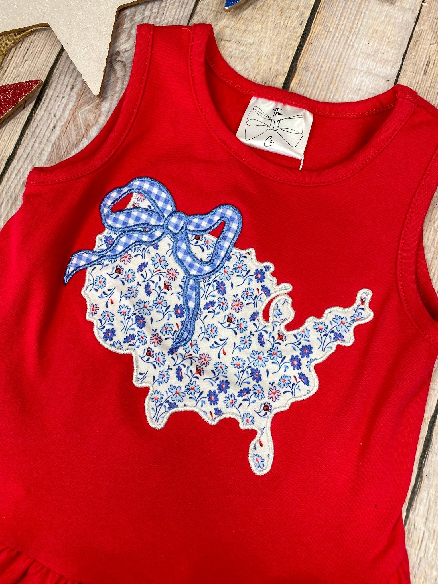 USA Bow Ruffle Shorts Set on a wooden background