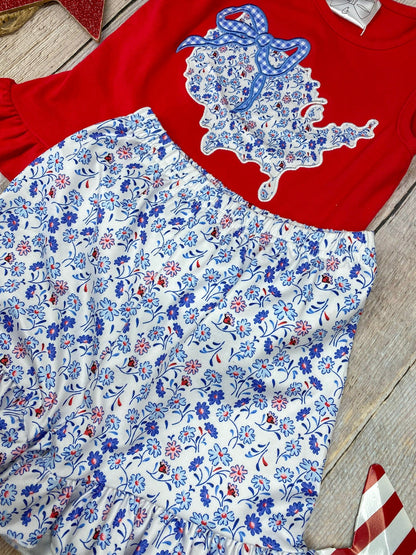 USA Bow Ruffle Shorts Set on a wooden background