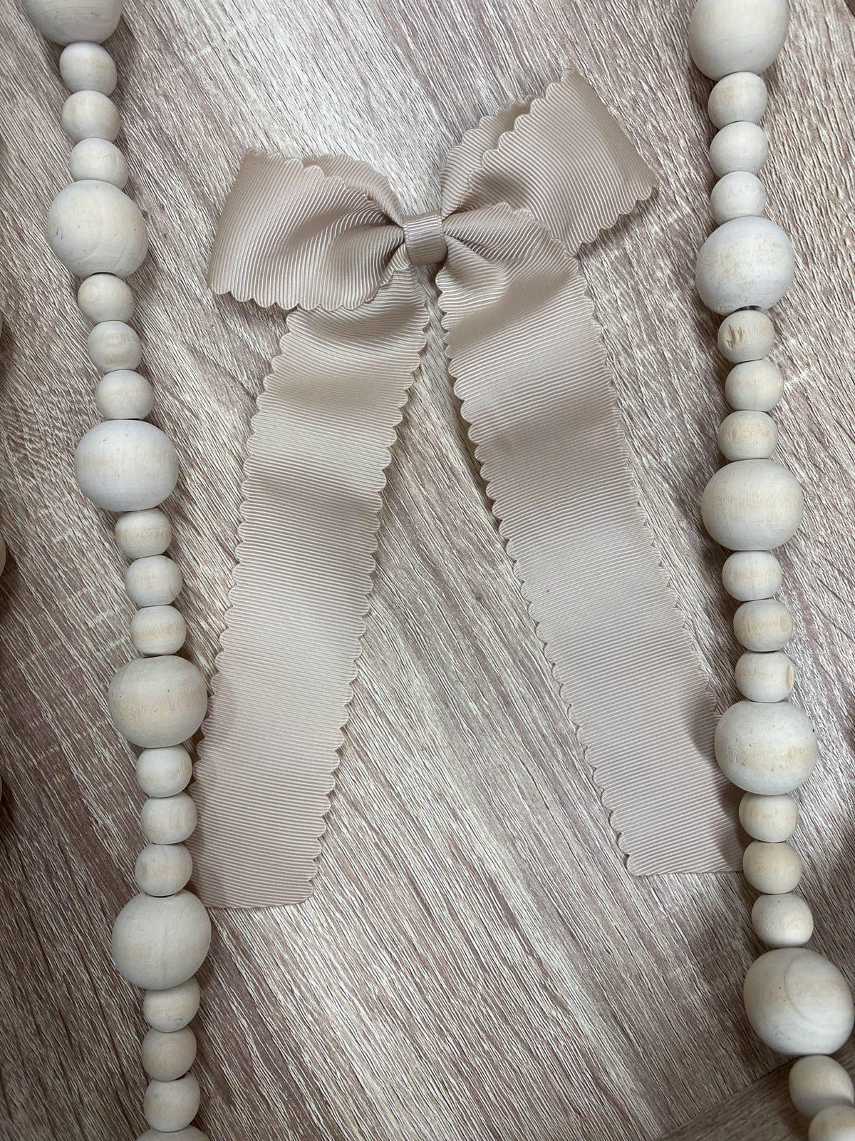 Oatmeal scalloped long tail hair bow on alligator clip