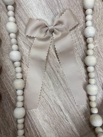 Oatmeal scalloped long tail hair bow on alligator clip