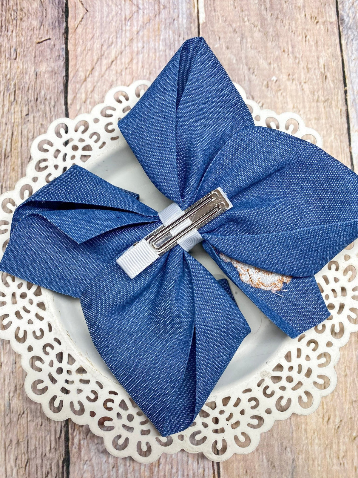 Back of western Santa denim hair bow showing double prong alligator clip