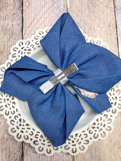Back of western Santa denim hair bow showing double prong alligator clip