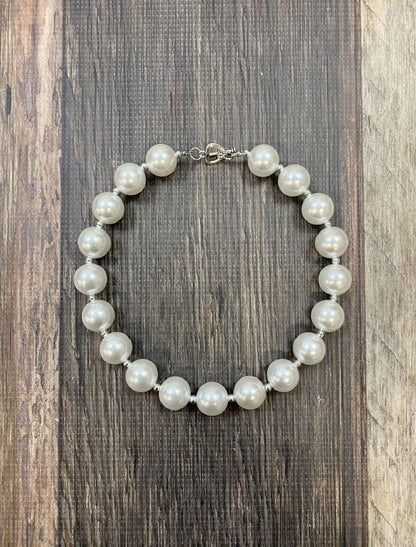 White chunky bead necklace for girls.